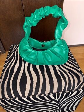 Source Unknown Emerald Green Ruched Shoulder Bag